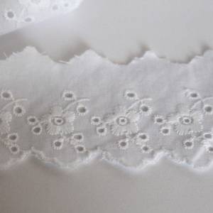 Festonspitze Baumwollspitze Weiß  5 cm breit Wäschespitze Reststück 150 cm Bild 2