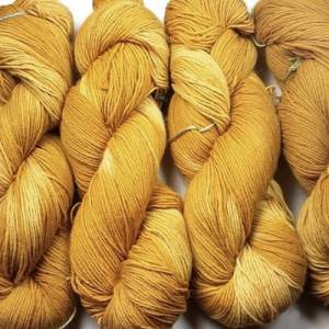 Sockenwolle pflanzengefärbt *Dahlie gelb-ocker Bild 1