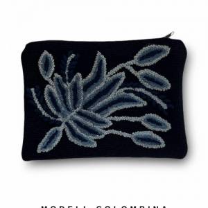 Handgemachte Clutch / Reisetasche mit tropischem Stick-Muster aus 100% natürlich gefärbter Wolle - Handmade in Peru Bild 1
