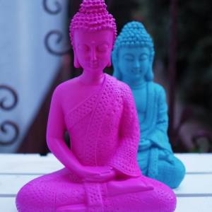 bunter Kunststein Buddha Figur popart 25cm große Garten Beton Deko Zen Statue Buddhismus bunt pink pinker Bild 2