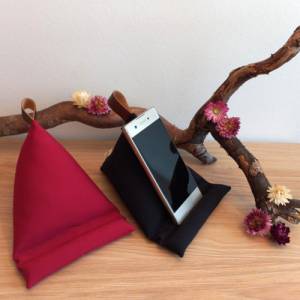 Sitzsack rot oder schwarz, Sitzkissen für Handy, E-Reader und Tablet, formstabile Buchablage, dekorativ und praktisch Bild 1