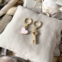 Ohrringe “Key to Love“ - Asymmetrische Ohrringe aus Edelstahl mit Schlüssel und Herz Bild 2