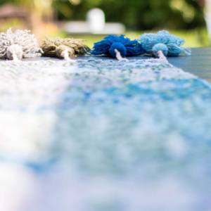 Blauer Läufer, Bettläufer / Tischläufer aus natürlicher Schafwolle mit floraler Bestickung - Handgefertigt in Peru Bild 5
