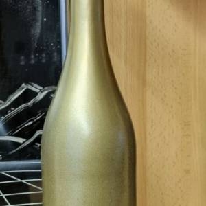 Dekorative Flasche in Kupfer mit Glitzereffekt. Perfekte Tischdekoration für die nächste Feier. Bild 1