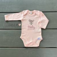 Langarm Baby Body mit Boho Rehkitz und Namen bestickt, personalisierter Babybody mit Reh in rosa, Geschenkidee Geburt Bild 8