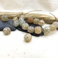 9 alte weiße Skunk Perlen mit farbigen Punkten - milchig weiße venezianische Handelsperlen - Augenperlen Bild 10