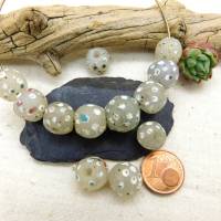 12 alte weiße Skunk Perlen mit farbigen Punkten - milchig weiße venezianische Handelsperlen - Augenperlen Bild 4