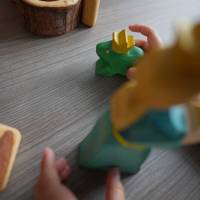 Froschkönig mit Prinzessin im Märchen Wald Holz Figuren, Waldorf Kindergarten Holzspielzeug das ideale Geschenk Bild 9