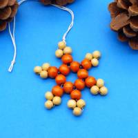 Schneeflocke aus Holzperlen, natur + orange, Design A, Weihnachtsdeko, Advent, Dekoration, Geschenkanhänger, Baumschmuck Bild 1