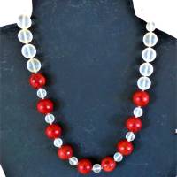 Ausdruckstarke Halskette für Damen mit roten Korallen und mattiertem Crystal für den Wow-Effekt, ein Trendy-U Bild 3