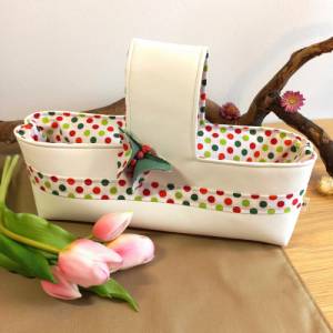 Weißes Utensilio aus Kunstleder in frühlingshaften Farben mit Blume oder Schmetterling, Geschenk zu Ostern Bild 8