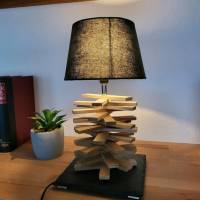 Handgemachte Tisch Lampe aus Holz und Schiefer Bild 5