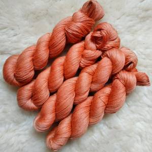 Sockengarn Turin - Merino-Seide-Ramie - pflanzengefärbt 100g *Krapp (apricot) Bild 1