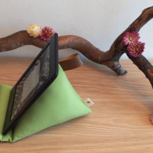 Grüner Sitzsack für Handy, Buch und Ebook-Reader, in apfelgrün oder mintgrün, dekorative Ablage als Geschenk zu Ostern Bild 3