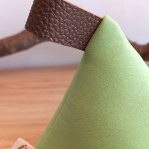 Grüner Sitzsack für Handy, Buch und Ebook-Reader, in apfelgrün oder mintgrün, dekorative Ablage als Geschenk zu Ostern Bild 6