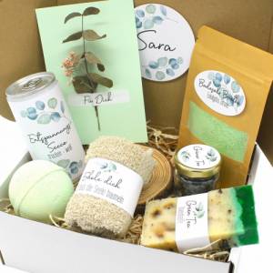 Vegan: Personalisierte Wellnessbox Eukalyptus Geschenkbox Kräuter Seife Badekugel Geschenkidee mit Namen Thymian Grüner Bild 1