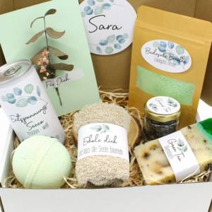 Vegan: Personalisierte Wellnessbox Eukalyptus Geschenkbox Kräuter Seife Badekugel Geschenkidee mit Namen Thymian Grüner Bild 2