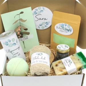 Vegan: Personalisierte Wellnessbox Eukalyptus Geschenkbox Kräuter Seife Badekugel Geschenkidee mit Namen Thymian Grüner Bild 5