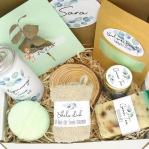 Vegan: Personalisierte Wellnessbox Eukalyptus Geschenkbox Kräuter Seife Badekugel Geschenkidee mit Namen Thymian Grüner Bild 7