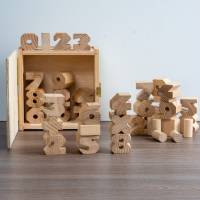 Zahlen und Mathe Symbole aus Holz, Zählen und Rechnen lernen nach Montessori, Kindergarten Lernspielzeug für Kinder ab 3 Bild 1