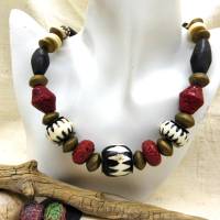 Üppige afrikanische Halskette - Batik Bein, rote Glasperlen - 54-56cm - ethnische Statement Kette rot, schwarz, weiß Bild 1