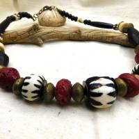 Üppige afrikanische Halskette - Batik Bein, rote Glasperlen - 54-56cm - ethnische Statement Kette rot, schwarz, weiß Bild 3