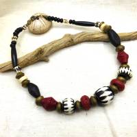 Üppige afrikanische Halskette - Batik Bein, rote Glasperlen - 54-56cm - ethnische Statement Kette rot, schwarz, weiß Bild 5