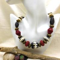 Üppige afrikanische Halskette - Batik Bein, rote Glasperlen - 54-56cm - ethnische Statement Kette rot, schwarz, weiß Bild 8
