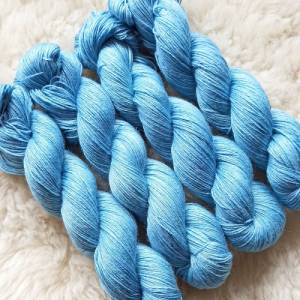 Sockengarn Turin - Merino-Seide-Ramie - pflanzengefärbt 100g *Indigo hellblau Bild 1