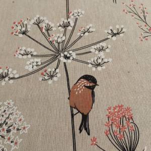 zeitloser Tischläufer zum Wenden mit Vögel und Blumen 149 x 40 cm, Läufer in grau mit roten Vögeln und weißen Blüten Bild 4