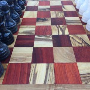 Schachspiel gerade Kante, Schachbrett Größe wählbar inkl. 32 Schachfiguren aus Marmor Handgemacht aus Olivenholz rotes H Bild 7