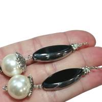 Tolle lange Ohrringe schwarz weiß aus Glas und Kunstperlen silberfarben handgemacht creme Bild 2