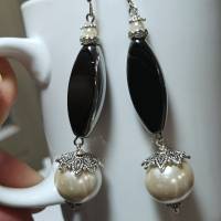 Tolle lange Ohrringe schwarz weiß aus Glas und Kunstperlen silberfarben handgemacht creme Bild 3