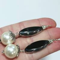 Tolle lange Ohrringe schwarz weiß aus Glas und Kunstperlen silberfarben handgemacht creme Bild 5