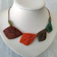 Makramee Schmuck bestehend aus Kette und Armband im Blätterdesign in herbstlichen Farben Bild 2