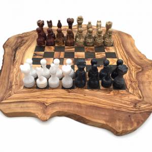 Schachspiel rustikal aus Olivenholz Schachbrett Gr. L inkl. 32 Schachfiguren aus Marmor Farbe wählbar, Naturprodukt Hand Bild 1