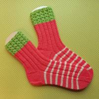 Socken Größe 39-40 mit hübschen Musterbündchen und Ringel gestrickt Bild 1
