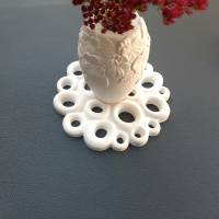 Kleine Blumenvase aus weißem Steinguss Bild 5