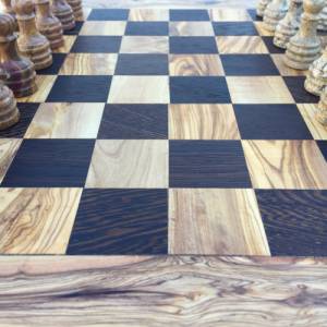 Schachspiel rustikal, Schachbrett Gr. XL inkl. Schachfiguren aus Marmor, handgemacht aus Olivenholz und Wenge Bild 7