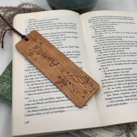 Lesezeichen aus Holz, Einhorn personalisiert, aus Kirschvollholz, Geschenk zur Einschulung Bild 1