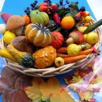 Herbstdekoration - Korb mit Kürbissen, Früchte, Gemüse, Obst, Pilzen und Blättern - zum Selbstgestalten und Basteln Bild 1