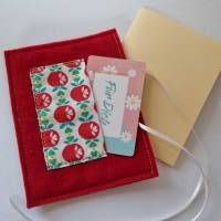 Gutscheinhülle und Blanco-Klappkarte - klein in rot "Äpfel" - mit Fach für Gutscheine in Scheckkartengröß Bild 2