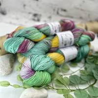 Handgefärbtes Baumwollgarn "Green Blossom" aus 100% Baumwolle Bild 4