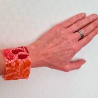 Breites Armband mit Blütenmotiv aus Miyuki Rocailles Größe M 18 cm Bild 5