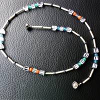 zarte Halskette mit bunten Naturedelsteinen, Silber rot grün und blau strahlt dieser ausgesuchte Regenbogen Schmuck Bild 2