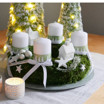 Adventskranz Moos mit Haus