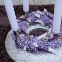 Adventskranz Holz mit Trockenblumen lila silberfarbig modern Bild 5
