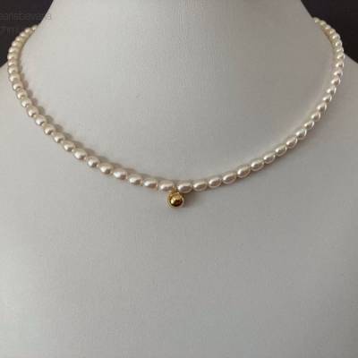 Weiße Perlenkette mit Ball: Gold filled, Zuchtperlen in Tropfenform, Brautschmuck, Geschenk Frau, Handarbeit aus Bayern