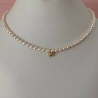 Weiße Perlenkette mit Ball: Gold filled, Zuchtperlen in Tropfenform, Brautschmuck, Geschenk Frau, Handarbeit aus Bayern Bild 4