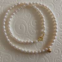 Weiße Perlenkette mit Ball: Gold filled, Zuchtperlen in Tropfenform, Brautschmuck, Geschenk Frau, Handarbeit aus Bayern Bild 5